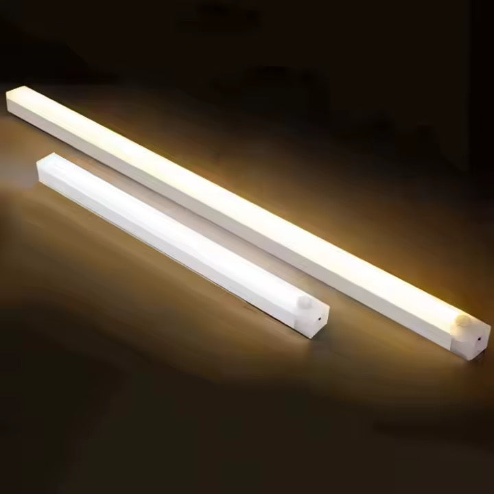LED Ljuslist med Sensor – Trådlös Belysning för Hem & Garderob